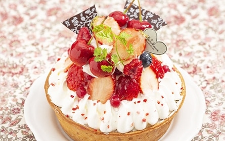 チェリーとチョコチップクリームのタルト(ミニホールタルト)