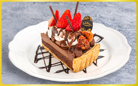 La Maison ensoleile table　いちごと生チョコ レートのタルト ドリンクセット
