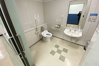 文化会館ビル3F優先トイレ内の設備写真