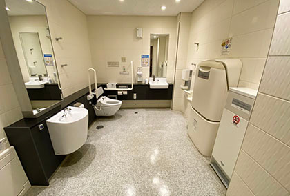 サンシャイン60ビル59F スカイレストラン 優先トイレ内の設備写真